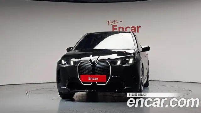 BMW iX — Фото автомобиля 3