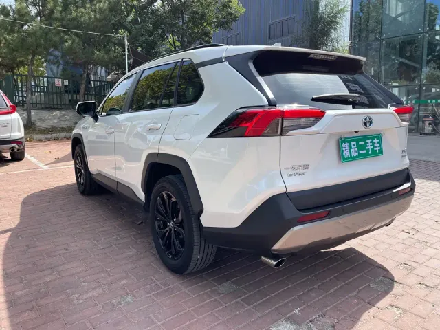 Toyota RAV4 — Фото автомобиля 6