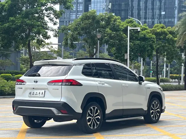 Toyota Frontlander 2023 2.0L Smart Hybrid Dual Engine Luxury Edition — Фото автомобиля 6