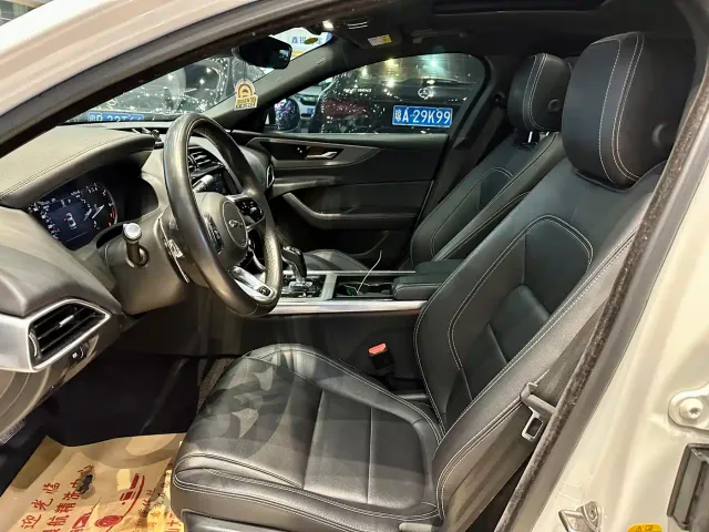 Jaguar XEL — Фото автомобиля 5