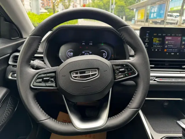 Geely Emgrand — Фото автомобиля 17