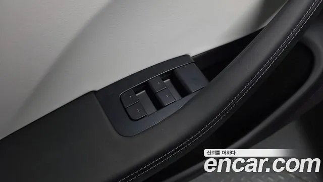 Tesla Model 3 — Фото автомобиля 26