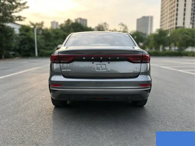 Geely Emgrand — Фото автомобиля 5