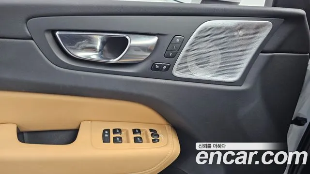 Вольво XC60 — Фото автомобиля 17