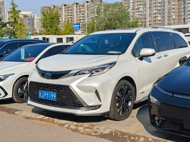 Фотография автомобиля — Toyota Granvia