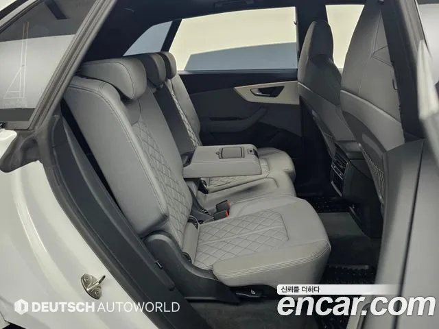 Audi Q8 55 TFSI quattro Premium — Фото автомобиля 12