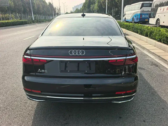 Audi A8 — Фото автомобиля 6