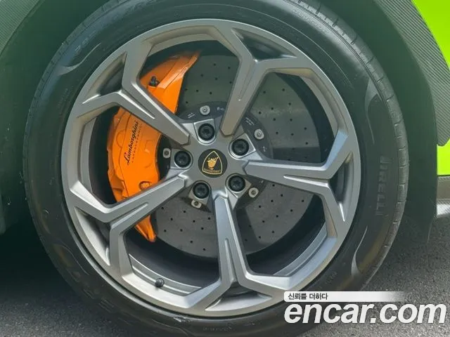 Lamborghini Urus — Фото автомобиля 5