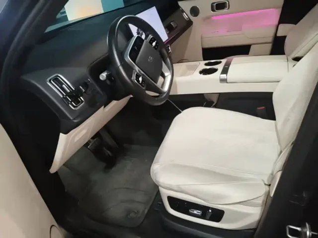 Li Auto L8 — Фото автомобиля 14