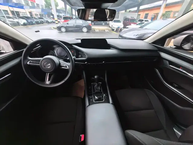 Mazda Axela — Фото автомобиля 12