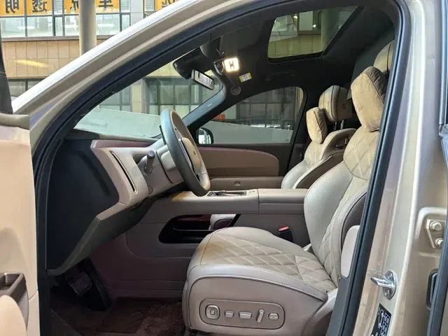 Li Auto Li Xiang L9 2026 Base Model — Фото автомобиля 9
