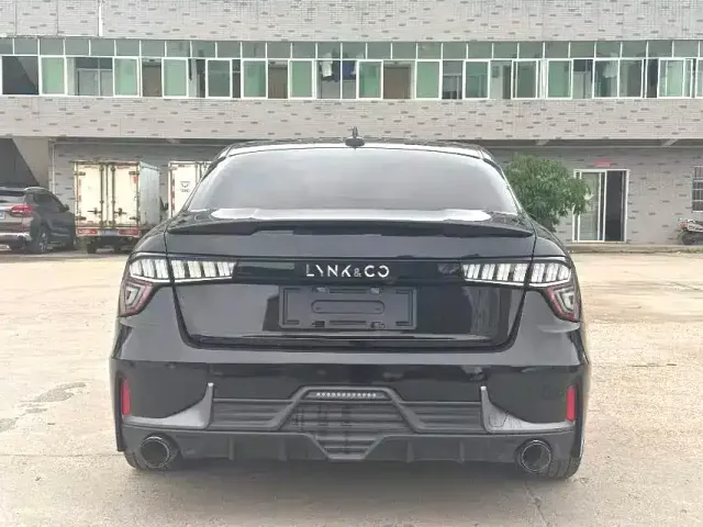 Lynk & Co 03 — Фото автомобиля 8