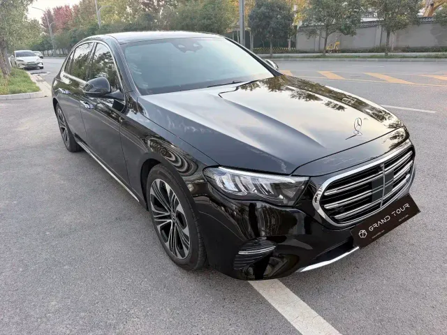 Mercedes-Benz E-Class — Фото автомобиля 3