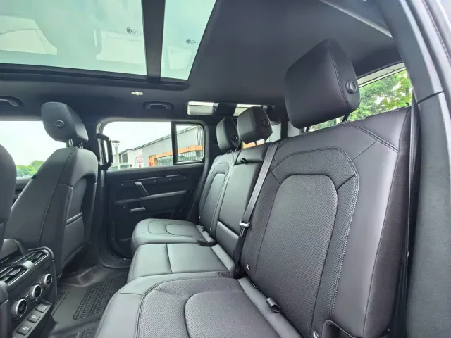 Land Rover Defender — Фото автомобиля 16