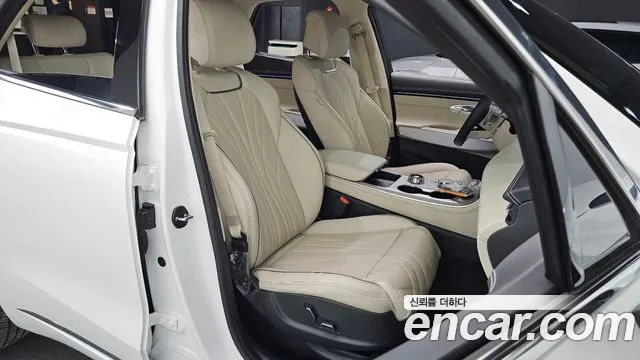 Genesis GV70 — Фото автомобиля 16