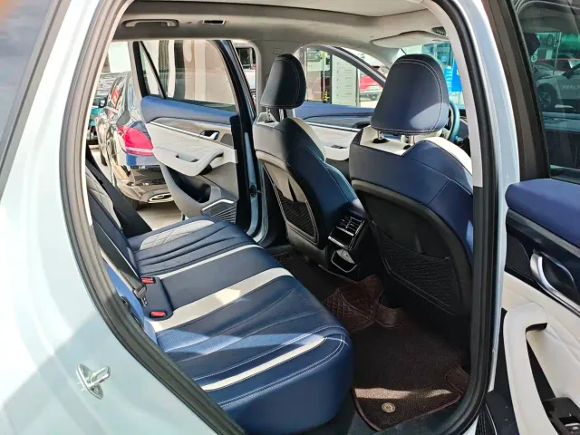 Geely Xingyue L — Фото автомобиля 12