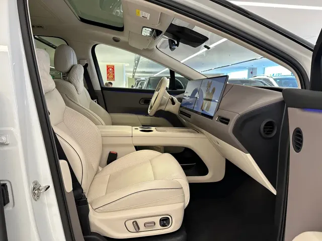 Li Auto i8 — Фото автомобиля 12