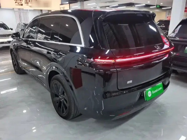 Li Auto L8 — Фото автомобиля 4