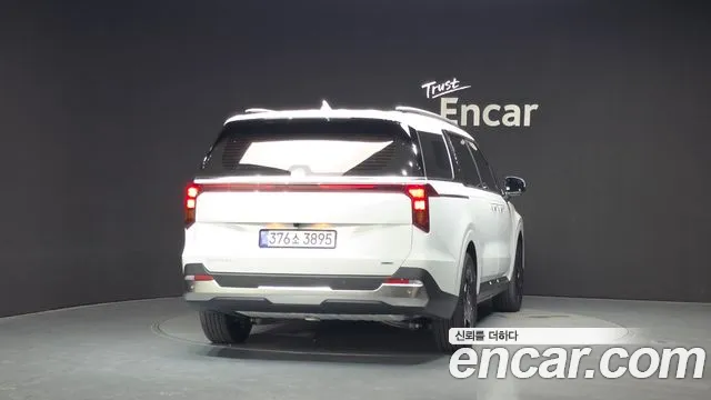 Kia Carnival Generation 4 — Фото автомобиля 4