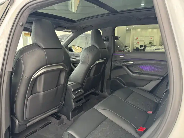 Audi Q6L e-tron — Фото автомобиля 10