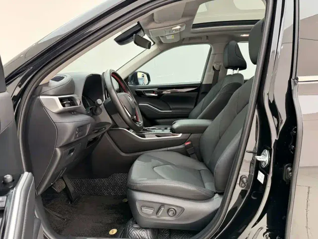 Toyota Highlander — Фото автомобиля 16
