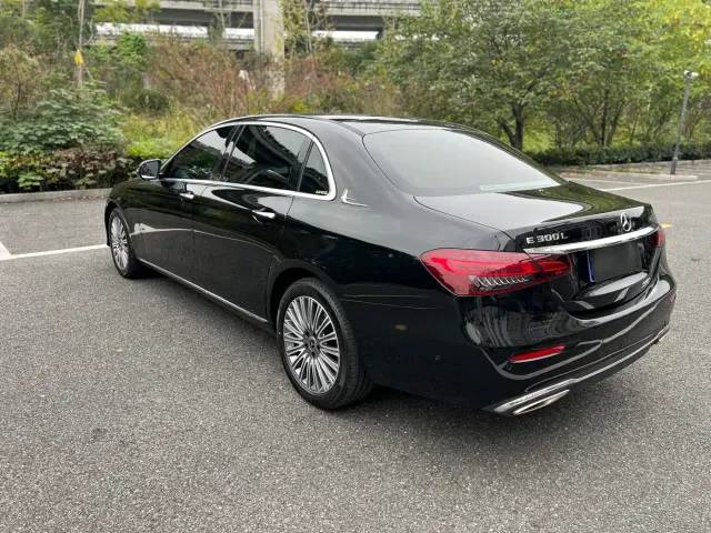 Mercedes-Benz E-Class — Фото автомобиля 7