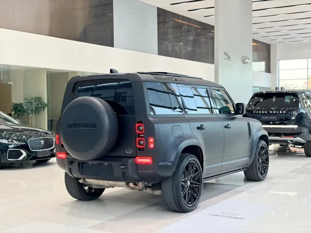 Land Rover Defender — Фото автомобиля 4