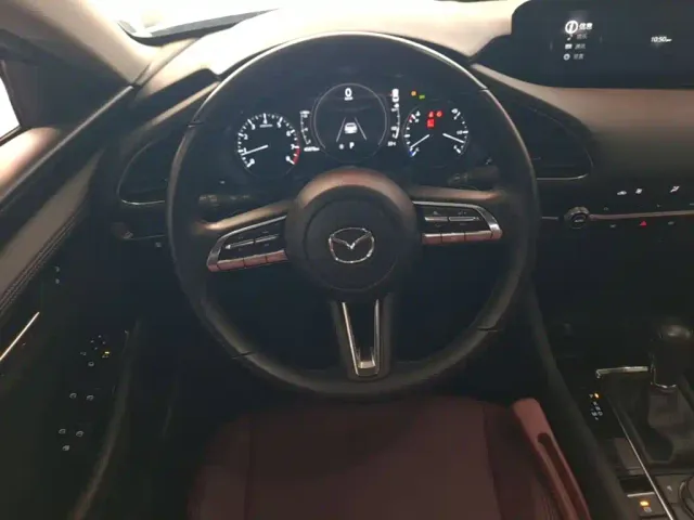 Mazda Axela — Фото автомобиля 10