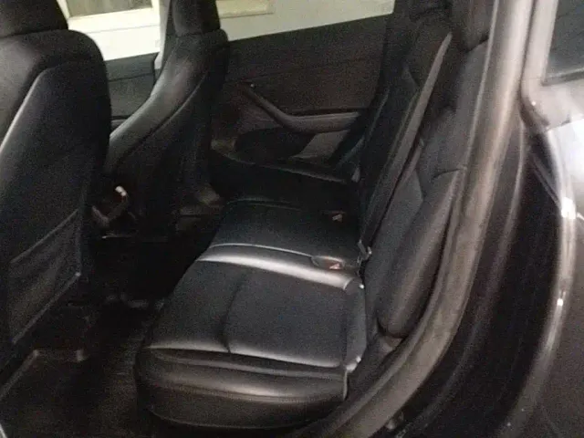 Tesla Model Y — Фото автомобиля 16