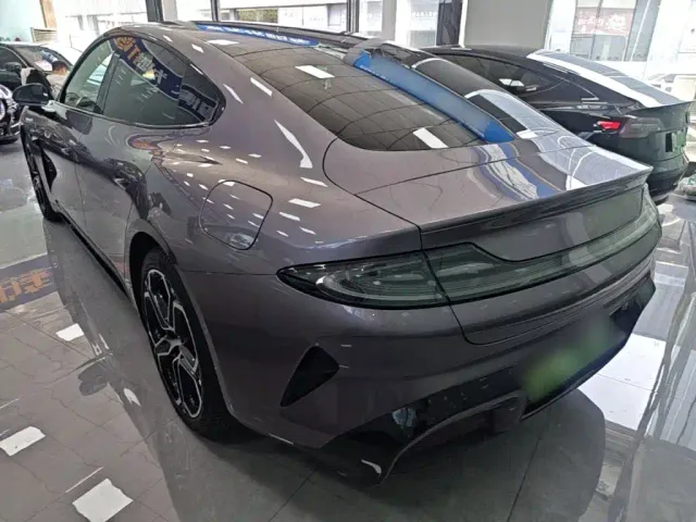 Xiaomi SU7 — Фото автомобиля 4