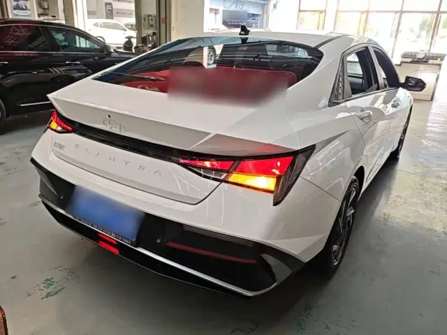 Hyundai Elantra — Фото автомобиля 6