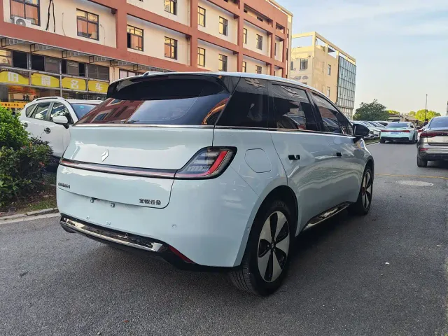 Baojun Cloud — Фото автомобиля 4