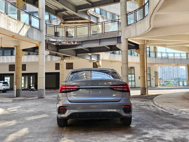 Roewe i5 — Фото автомобиля 5