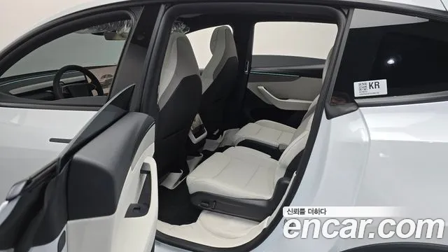 Tesla Model Y — Фото автомобиля 17