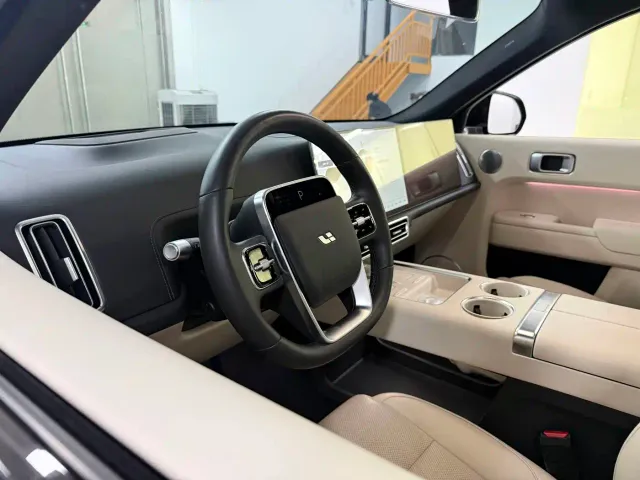 Li Auto L9 — Фото автомобиля 10