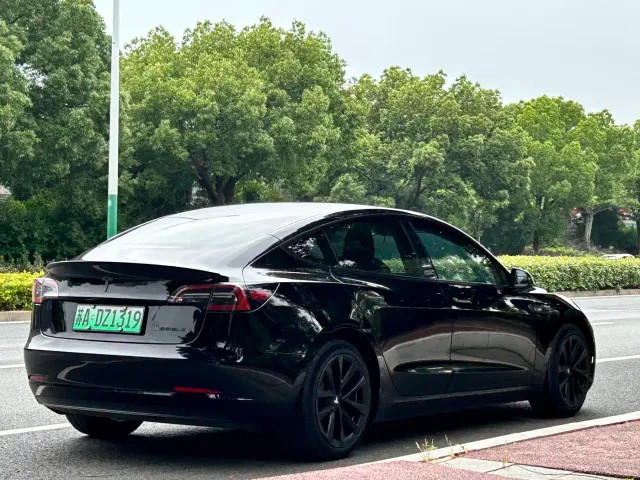 Tesla Model 3 — Фото автомобиля 6