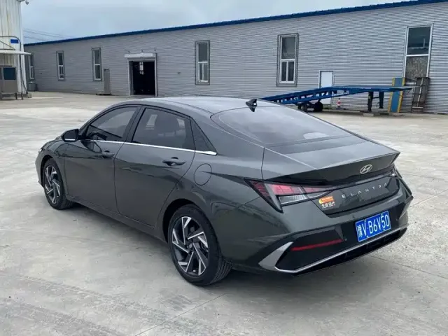Hyundai Elantra — Фото автомобиля 3