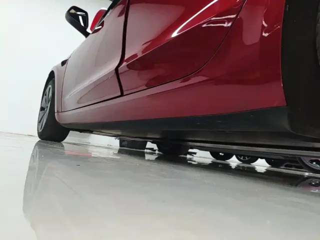 Tesla Model 3 — Фото автомобиля 21