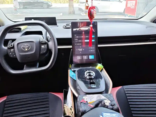 Toyota bZ3 — Фото автомобиля 12