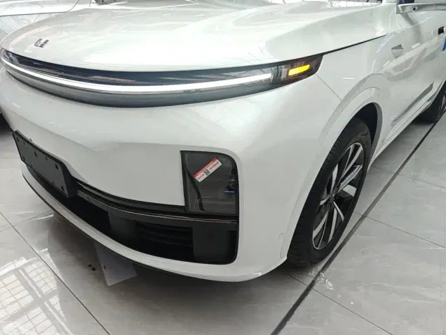 Li Auto L7 — Фото автомобиля 23