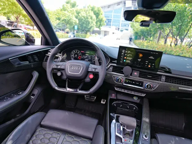 Audi RS 4 — Фото автомобиля 11