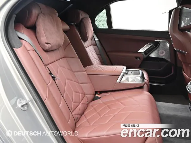 BMW 7 Series G70 — Фото автомобиля 12