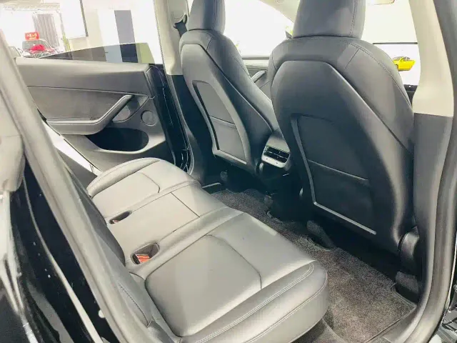 Tesla Model Y — Фото автомобиля 6