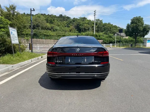 Volkswagen Passat — Фото автомобиля 6