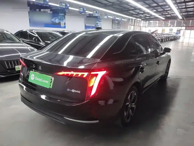 Hongqi E-QM5 — Фото автомобиля 6