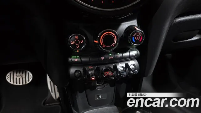 Mini Cooper Cooper 5 дверей Classic — Фото автомобиля 17