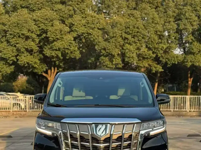 Фотография автомобиля — Toyota Alphard