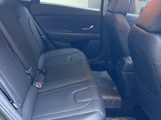 Hyundai Elantra — Фото автомобиля 11