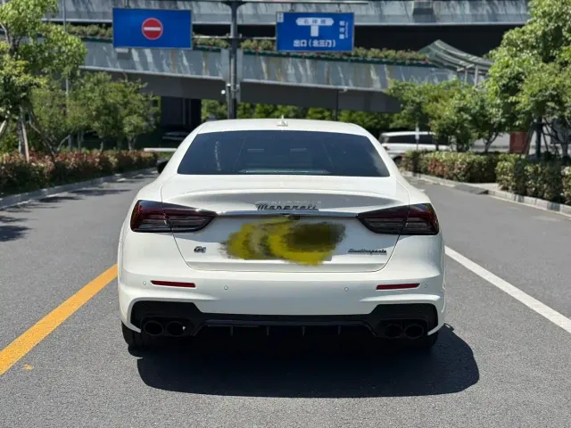 Maserati Quattroporte — Фото автомобиля 5