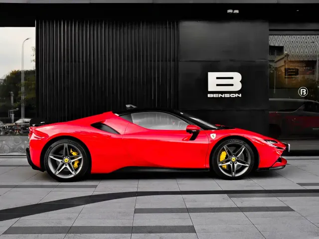 Ferrari SF90 — Фото автомобиля 3